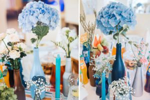 dekoracje weselnego stołu z hortensji